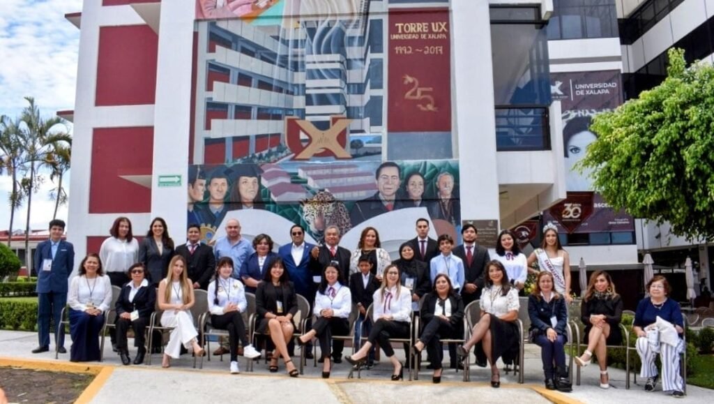 mäs de 500 egresadas y egresados exitosos que promuevern la Oratoria en la Educación.